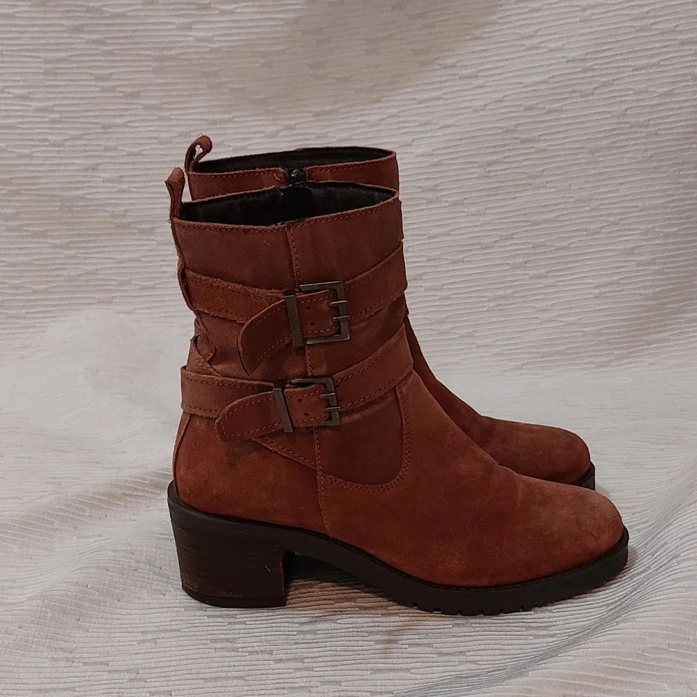 Women’s Suede Buckle Ankle Boots in Chestnut Size 9 - Picture 2 of 8